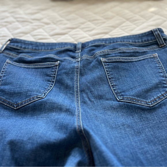 Chico’s so slimming girlfriend, straight leg, crop frayed hem jeans size 2.5 - Picture 9 of 9